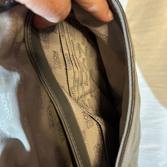 Michael Kors gray shoulder purse with chain - Picture 6 of 11